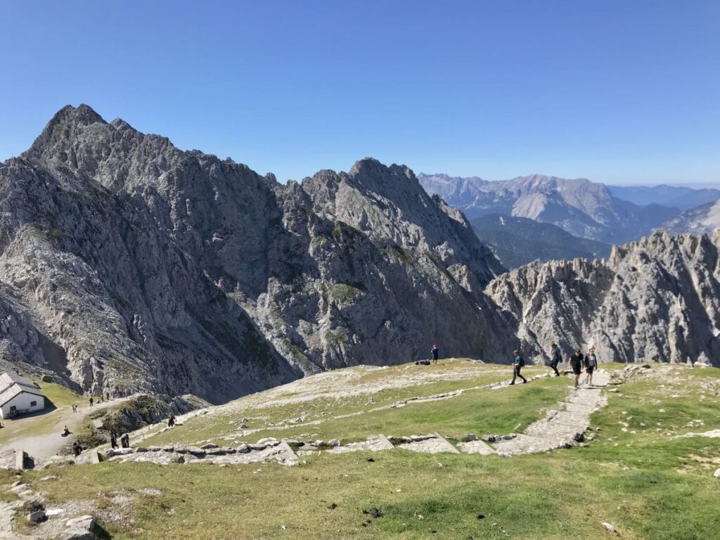 Der Goetheweg Innsbruck  beginnt bei der Hafelekar Bergstation