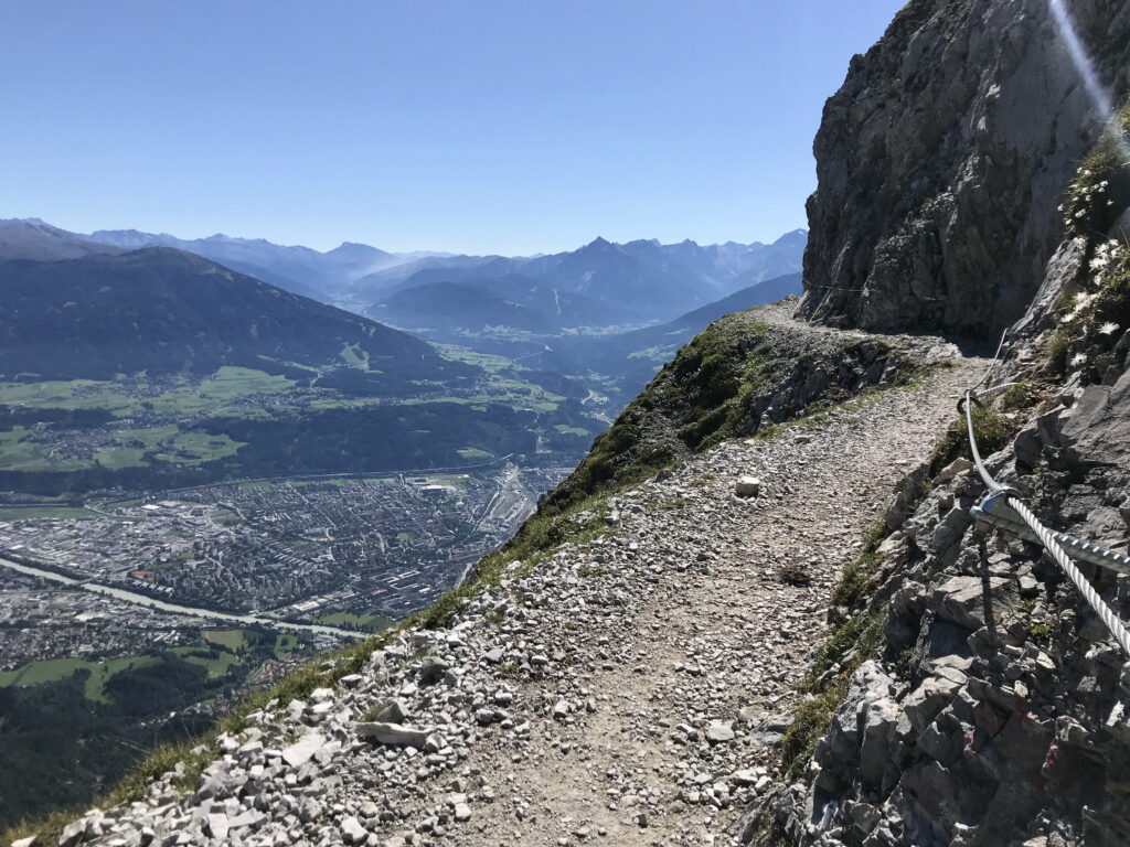 Der Goetheweg Innsbruck ist anfangs breit und wird später zu einem alpinen Steig