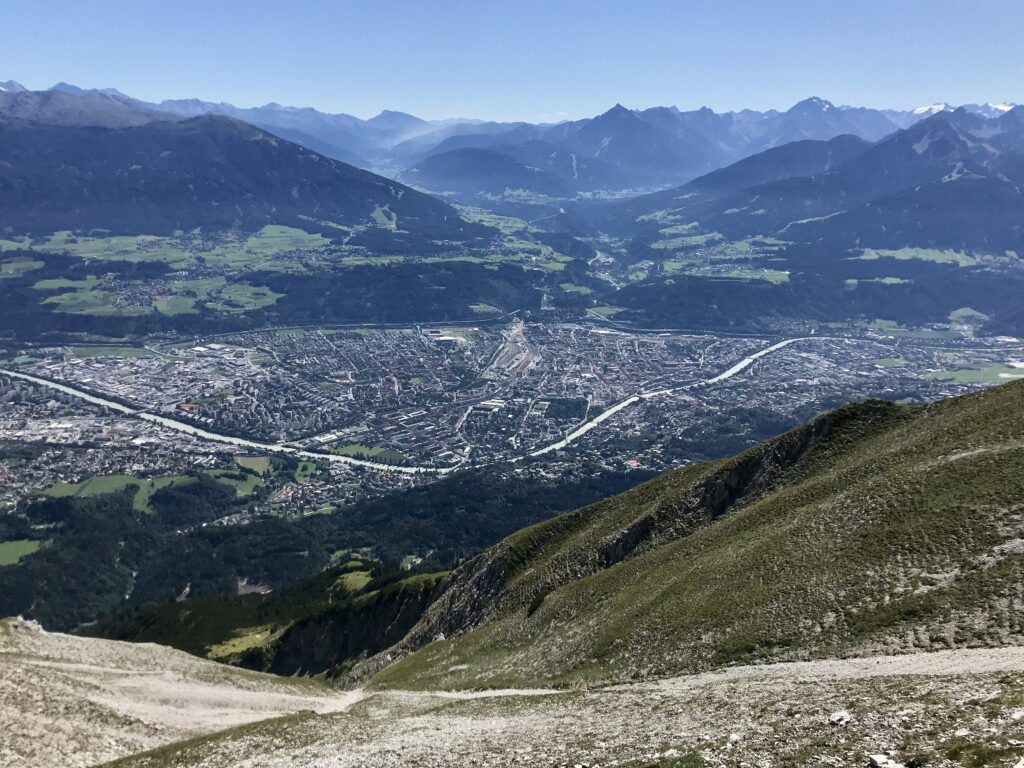 Aussicht vom Hafelekar - dem Top of Innsbruck auf die Stadt