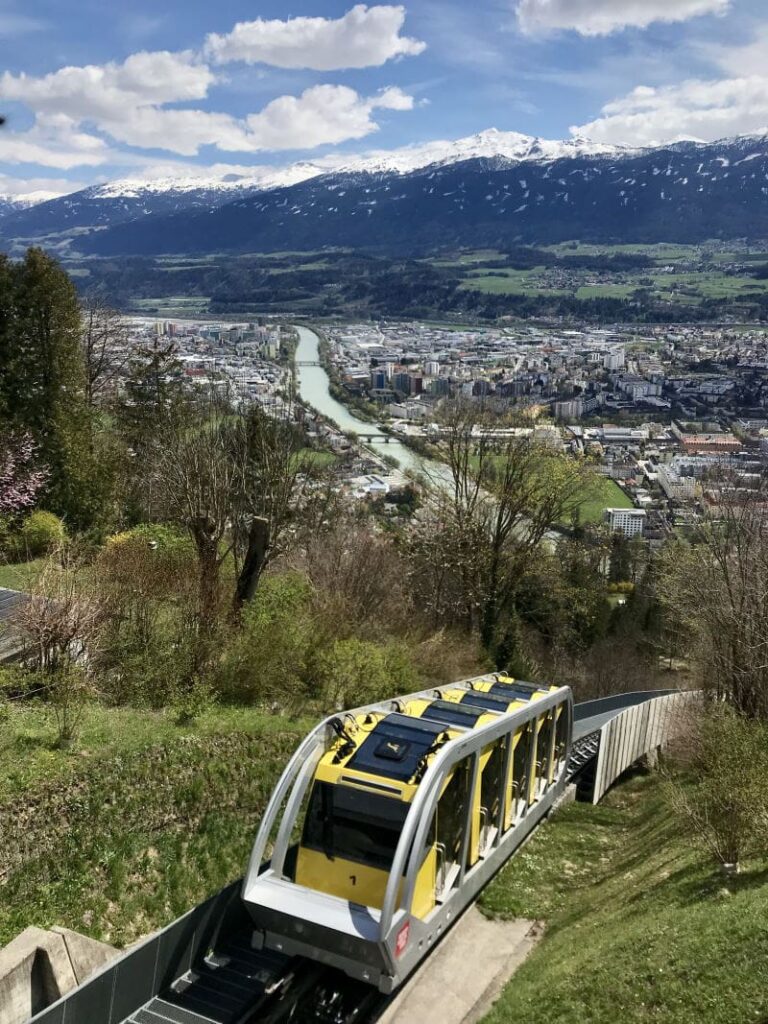 Mit der Hungerburgbahn von der Innenstadt auf die Nordkette